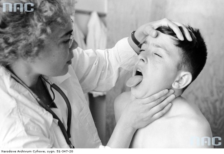 Kto nie pamięta szkolnej pani doktor lub pielęgniarki, ręka w górę!