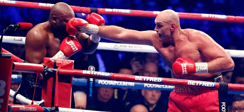 Fury zachował mistrzowski pas WBC. Chisora nie dotrwał do końca walki [FOTO]