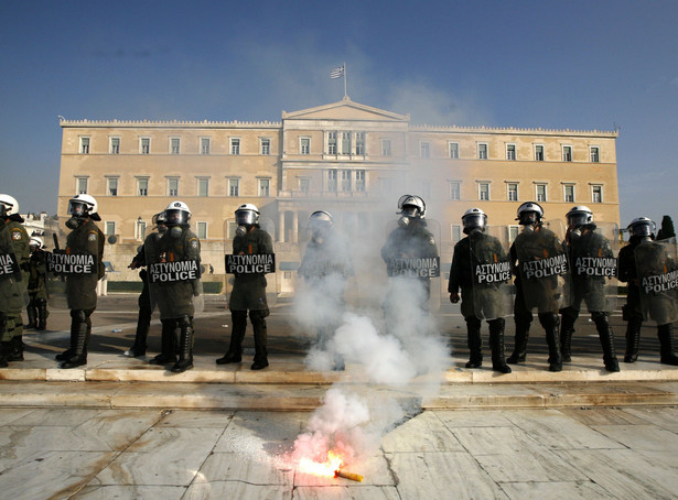 Demolka w centrum Aten. Tłum dopadł byłego ministra