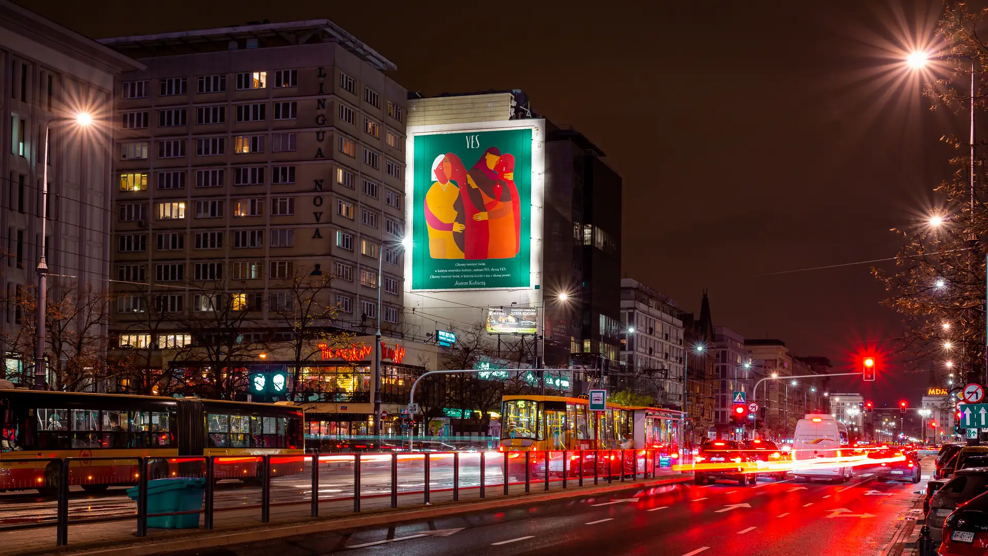 YES ponownie uderza w szklany sufit. Swój manifest ze spotu przenieśli na warszawski mural