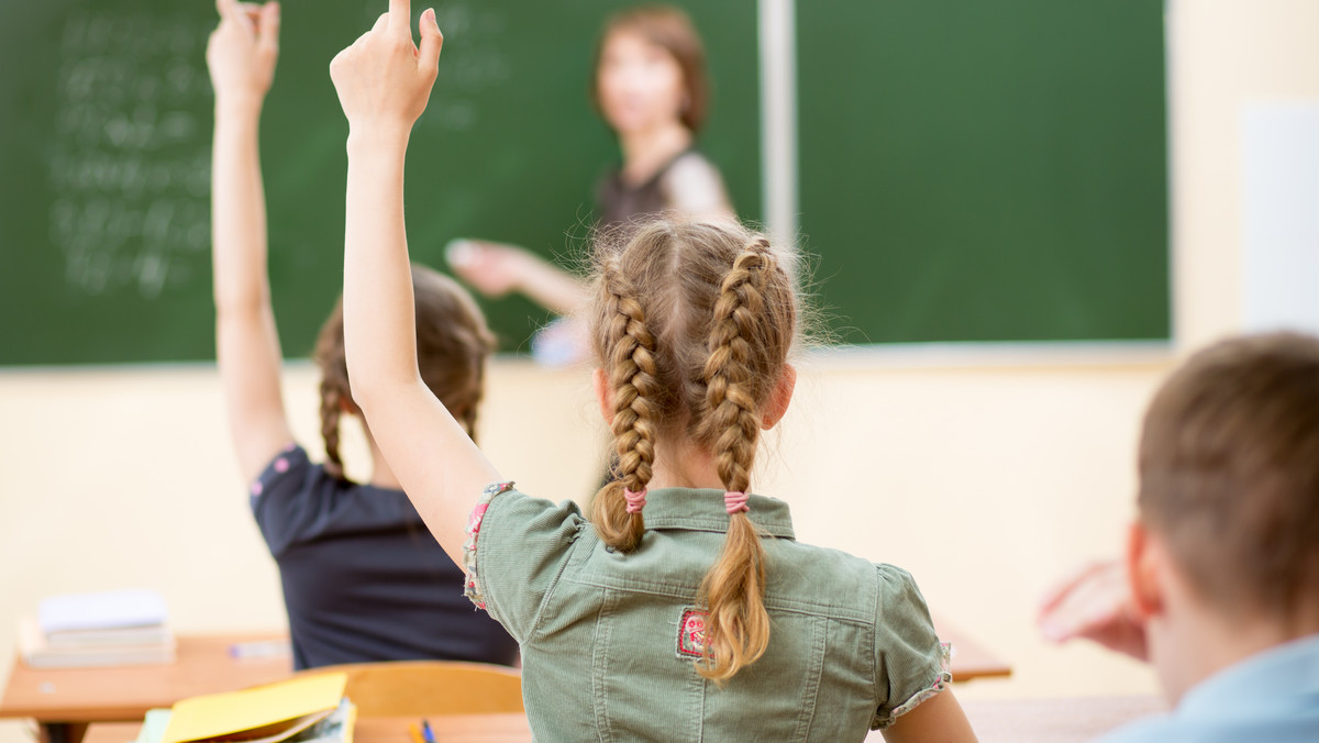 W jeden ze szkół podstawowych w stanie Georgia nauczycielka wprowadziła nietypowy system witania. O co chodzi?