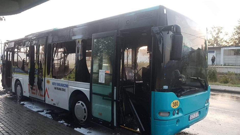 Autobus MZK w Żywcu całkowicie spłonął. Nie ma poszkodowanych
