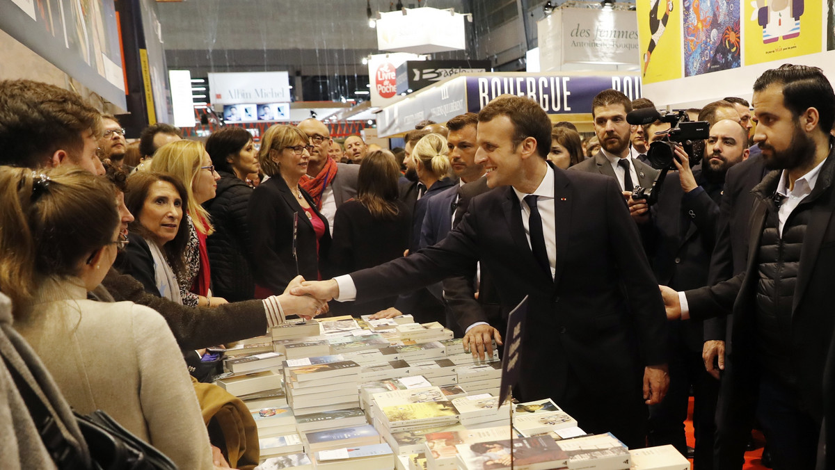 epa06606672 - FRANCE GOVERNMENT (President Emmanuel Macorn at Paris Book Fair)