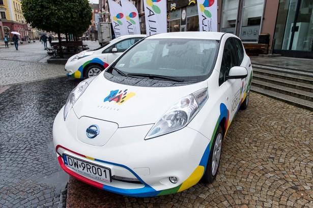 Do dyspozycji docelowo będzie 190 samochodów osobowych Nissan Leaf i 10 typu VAN. fot. (mk/nlat) PAP/Maciej Kulczyński