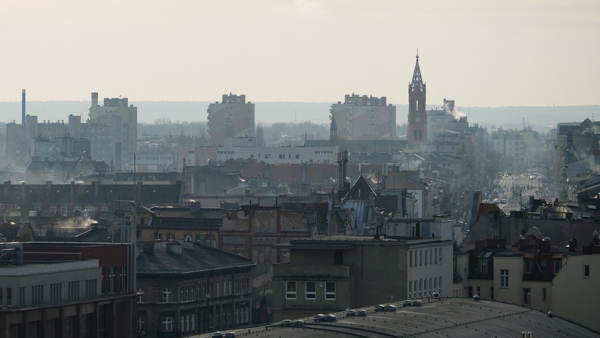 Kilkaset osób, zwolenników ochrony życia i przeciwników aborcji wzięło udział w "Białym marszu", który w sobotę przeszedł ulicami Poznania. Wiele osób niosło białe tulipany, śpiewano: "Poznań za życiem".