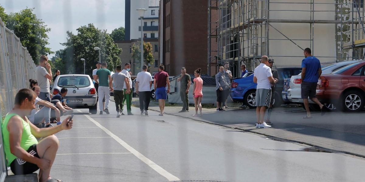 "Słyszałem nocą płacz kolegów". Dramat Polaków w zakładach mięsnych w Niemczech