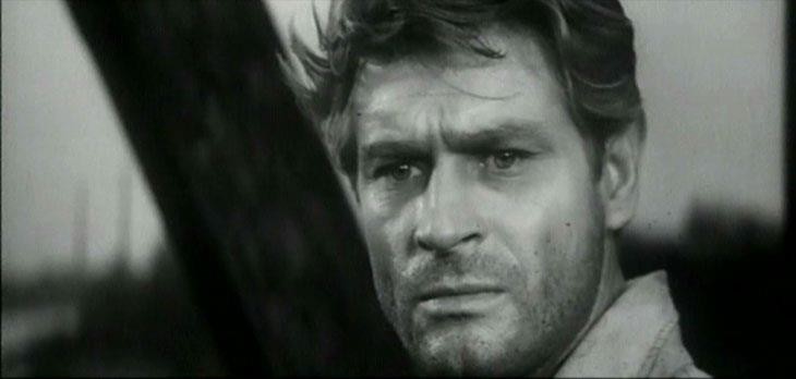 Stanisław Mikulski w filmie 'Powrót na Ziemię' (1966)