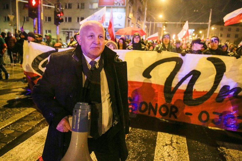 Antysemicki baner na polskim hotelu