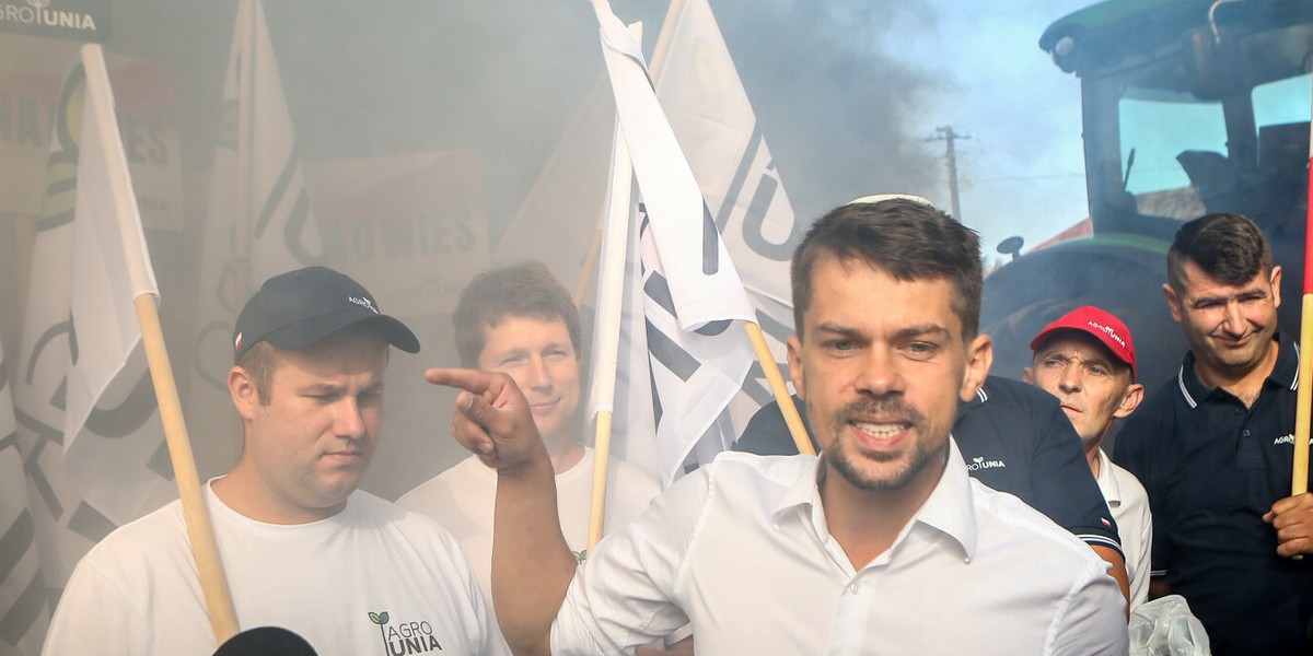 Michał Kołodziejczak zapowiada dalsze protesty rolników, którzy nie zgadzają się z polityką rządu. W sobotę problem mogą mieć turyści nad morzem.