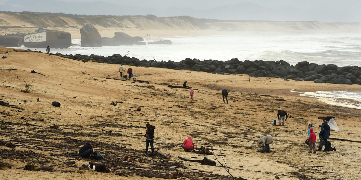 Francja: setki kilogramów kokainy wyrzuconych przez ocean na plaże