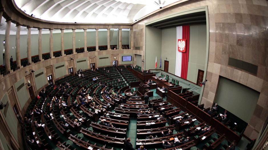 Sejmowa sala posiedzeń,fot.PAP/Tomasz Gzell
