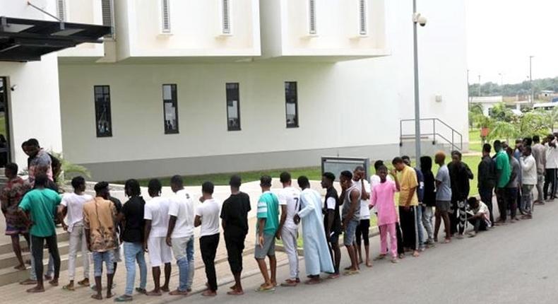 EFCC raids Lagos hotels, arrest 140 yahoo boys