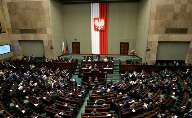 Sejm zajmie się w czwartek trzema projektami ws. TK. Oto SZCZEGÓŁY