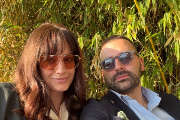 "TATA JOJ JE PUŠTAO MALU SIRENU" Naša poznata glumica pokazala kako joj se ćerkica ČEŠLJA SA VILJUŠKOM i ostavila sve u čudu: Scena iz doma je apsolutni hit