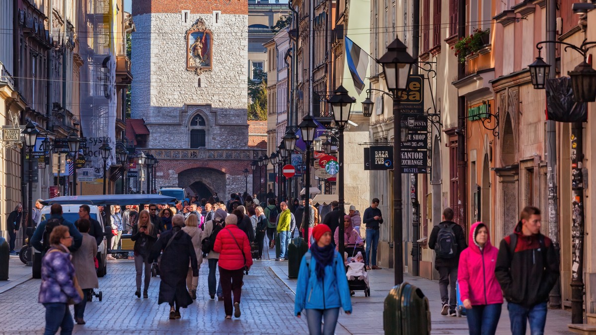 Zagraniczni turyści chętnie odwiedzają Polskę. Odnotowano wzrost rezerwacji