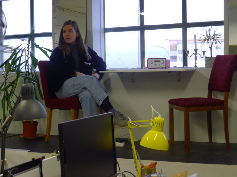 Anna Marjankowska w biurze dla freelancerów Fractal