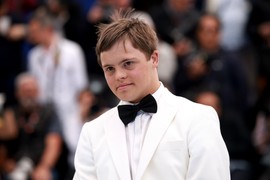 David ima DAUNOV SINDROM i danas je u Kanu DODIRNUO SVA SRCA: Glumi, drži rekord u skoku udalj i osvaja neverovatnim šarmom i spontanošću