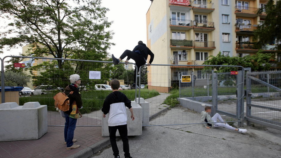 Deweloper zablokował przejście na osiedlu w Kielcach