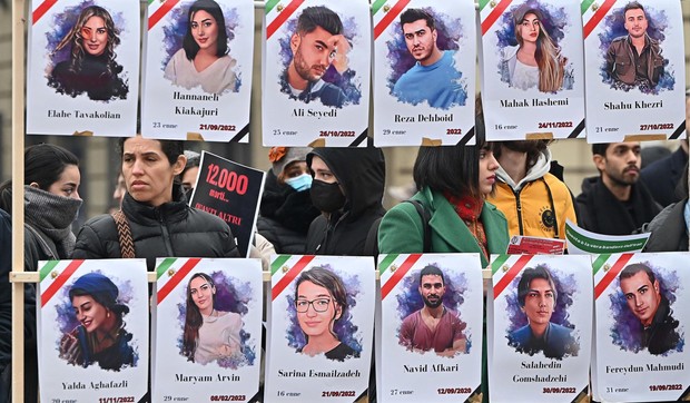 Na skupu u Torinu, u Italiji, 15. januara, demonstranti su pokazali i fotografije nekih navodno ubijenih tokom antivladinih protesta u Iranu | Foto: ALESSANDRO DI MARCO/EPA/Shutterstock