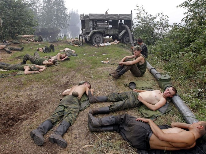 Rosyjscy żołnierze pomagali w walce z wielkimi pożarami lasów wokół Moskwy