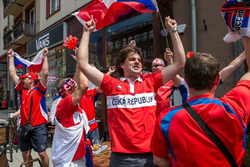 Kibice reprezentacji Czech we Wrocławiu, fot. PAP/Maciej Kulczyński