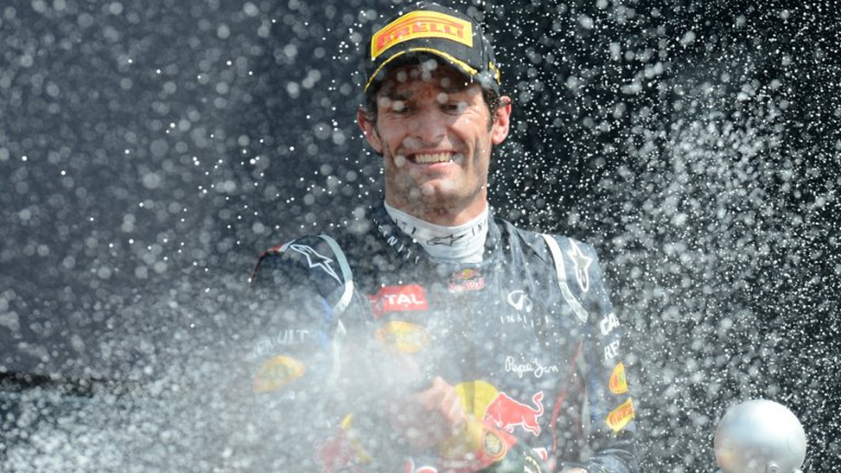 Dziewiątą w tym sezonie eliminację Formuły 1 wygrał Mark Webber. Jednak do końca naciskał go Fernando Alonso. Walka tych kierowców była ozdobą GP Wielkiej Brytanii. Za nimi linię mety przekroczył Sebastian Vettel.