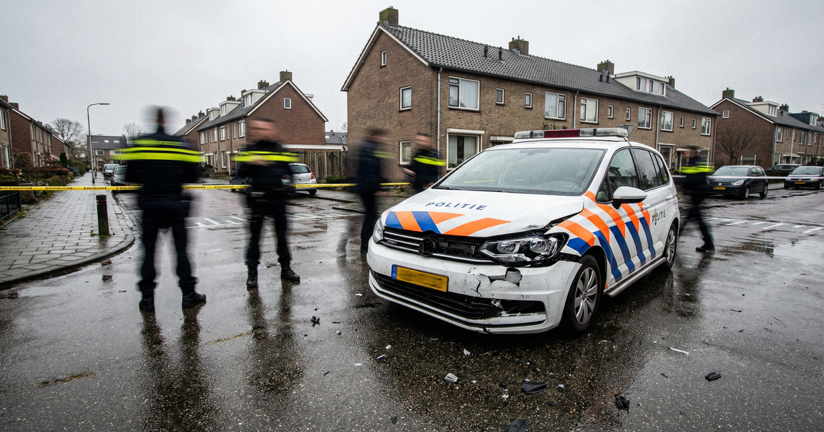 Een-man-steelt-5-auto-s-vecht-met-eigenaren-en-ramt-een-politiewagen