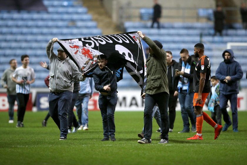 Protest kibiców na meczu Coventry City. Szturmowali boisko!