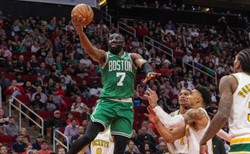 Celtics przegrali w Houston, zacięta rywalizacja Heat z "Jazzmanami"