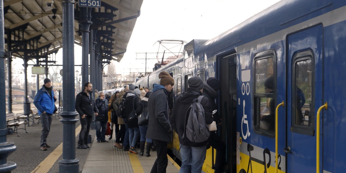 Brutalna bójka w kolejce SKM. 59-latek w ciężkim stanie