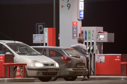 Rekordowe ceny paliw nie skłoniły nas do ograniczenia zakupów. Chyba nas na to po prostu stać