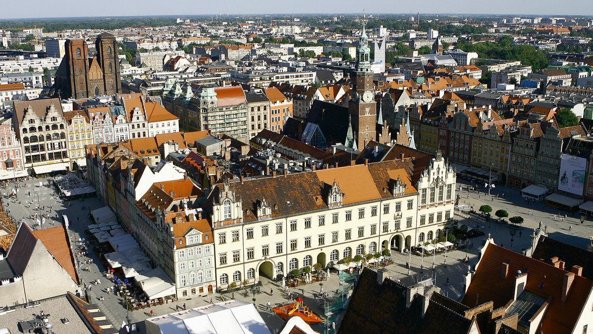 Blisko 1120 osób straci pracę do końca maja 2014 r. w wyniku planowanych zwolnień grupowych w zakładach FagorMastercook – zapowiedziała w oświadczeniu syndyk fabryki Teresa Kalisz. FagorMastercook jest jednym z największych producentów sprzętu AGD w Polsce.