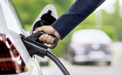 Dopłaty do aut elektrycznych. Już pół tysiąca wniosków w programie "Mój elektryk"