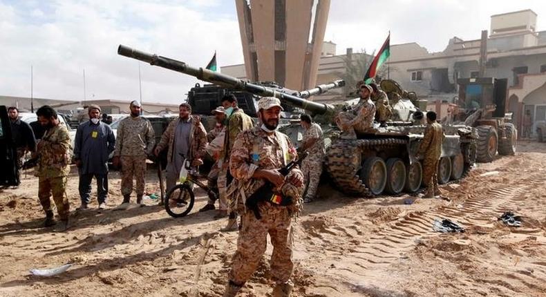 Fighters of Libyan forces allied with the U.N.-backed government gather as they advance against Islamic State holdouts in Ghiza Bahriya district in Sirte, Libya December 1, 2016. REUTERS/Ismail Zitouny