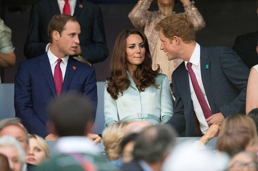 Książę Harry, książe William i księżna Catherine / Fot. BE&amp;W