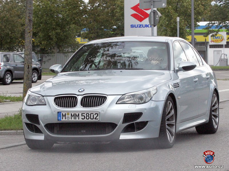 Zdjęcia szpiegowskie: mocniejsze BMW M5 i zapowiedź M7