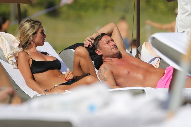 Noemi Boki i Frančesko Toti na plaži u Majamiju 