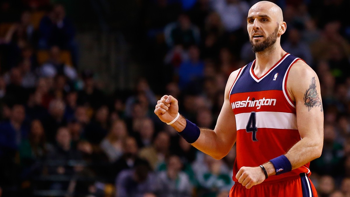 W ostatnim spotkaniu ligi NBA, w którym zmierzyły się drużyny Washington Wizards i Chicago Bulls, Marcin Gortat zagrał nie najlepsze spotkanie, ale jedna z jego akcji na długo pozostanie w pamięci kibiców. Zagranie Polaka zostało uznane wsadem wieczoru.