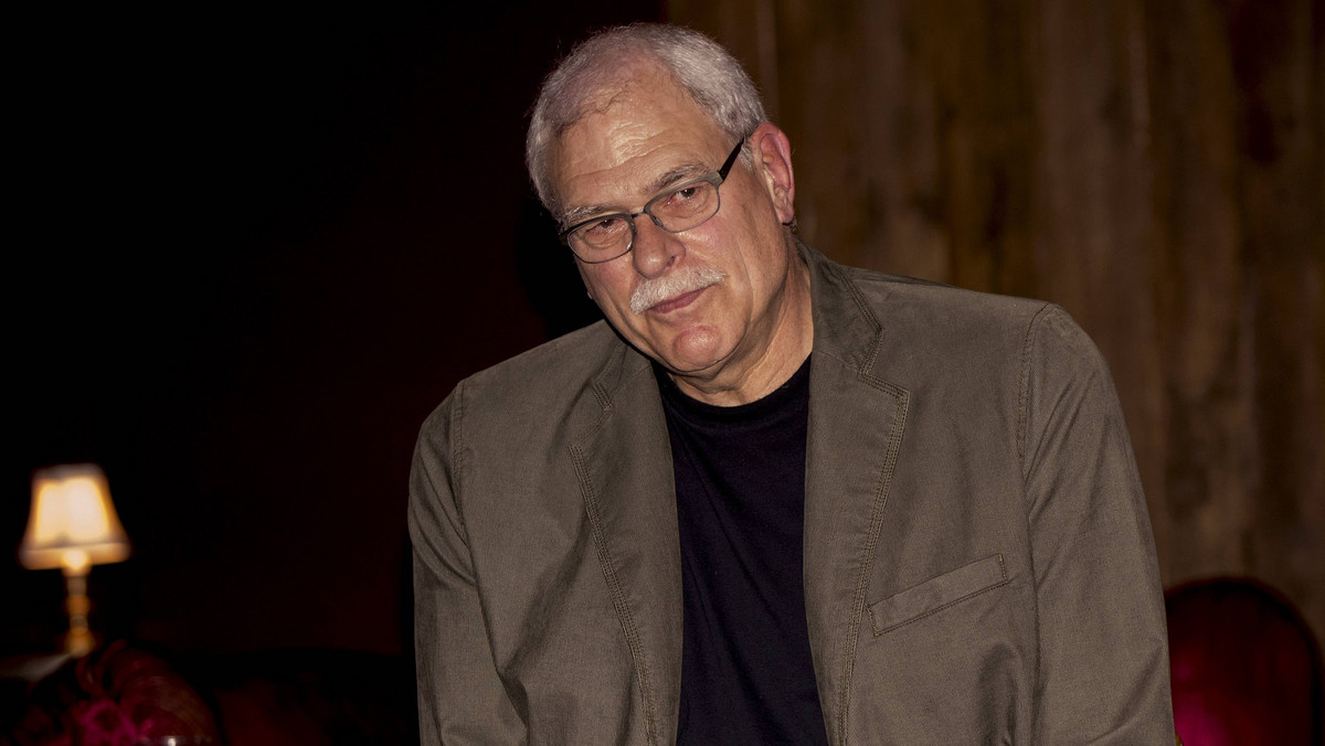 Phil Jackson dał się poznać jako przeciwnik najnowszych trendów NBA, czyli częstemu rzucaniu za trzy punkty. Legendarny trener zaskoczył jednak propozycją wprowadzenia dodatkowej linii, wyznaczającej granicę rzutów wartych cztery punkty. Drugą jego propozycją jest wydłużenie czasu na akcję w ofensywie z 24. do 30. sekund.