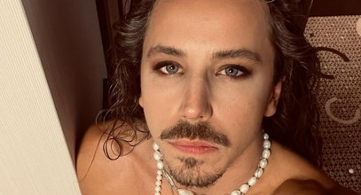 Michał Szpak pokazał się w skąpych slipach. "Po co się tak poniżać?"