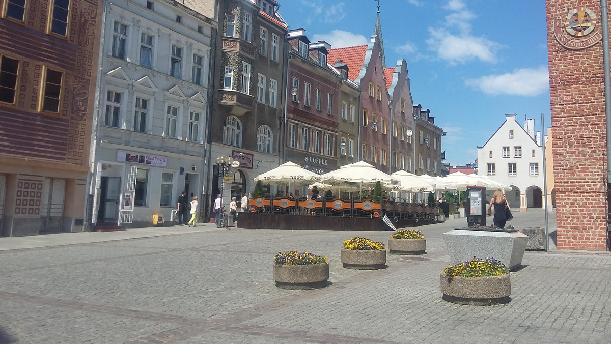 W stolicy Warmii i Mazur niewiele jest miejsc, w których można kupić alkohol - wynika z danych, które przedstawił prezydent miasta. To reakcja włodarza Olsztyna na wypowiedzi radnej Olsztyna Elżbiety Wirskiej.