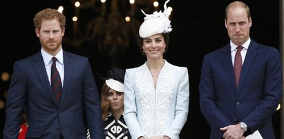 William i Harry jedynymi przedstawicielami rodziny królewskiej na odsłonięciu pomnika księżnej Diany. Wymowna nieobecność księżnej Kate