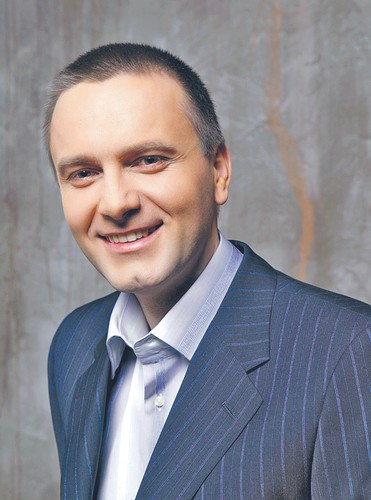 <b>Andrzej Matuszyński prezesem Grupy Eurozet</b>
<br>
<br>
Zmiany w zarządzie Grupy Eurozet zaskoczyły wiele osób związanych z rynkiem mediów. Pozytywnym zaskoczeniem jest z pewnością nowy prezes Andrzej Matuszyński. Nowy prezes firmy jest dobrze oceniany zwłaszcza przez ludzi związanych z rynkiem mediów.