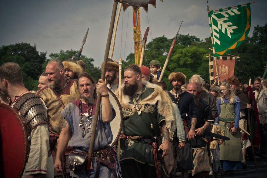 Rekonstrukcja wydarzeń historycznych w Wolinie sprzed 1000 lat. Fot. DEA/C. BALOSSINI/Contributor/Getty Images