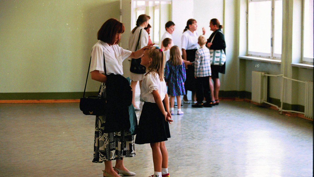 14,3 proc. sześciolatków z województwa śląskiego zostało zapisanych do szkoły - poinformowało Śląskie Kuratorium Oświaty w Katowicach. Do końca czerwca zgłoszono ok. 6 tys. dzieci.