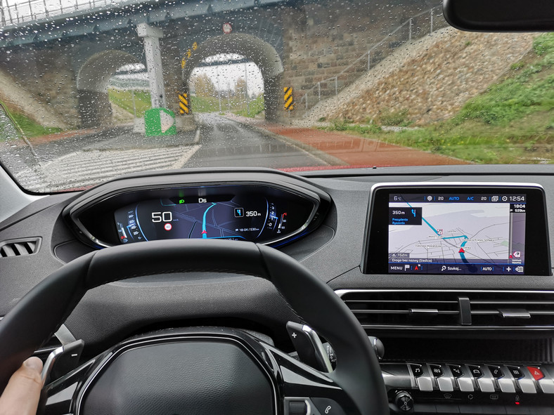 Peugeot 3008 1.5 BlueHDi - nawigacja na głównym ekranie