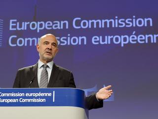 Pierre Moscovici ogłasza decyzję w Brukseli