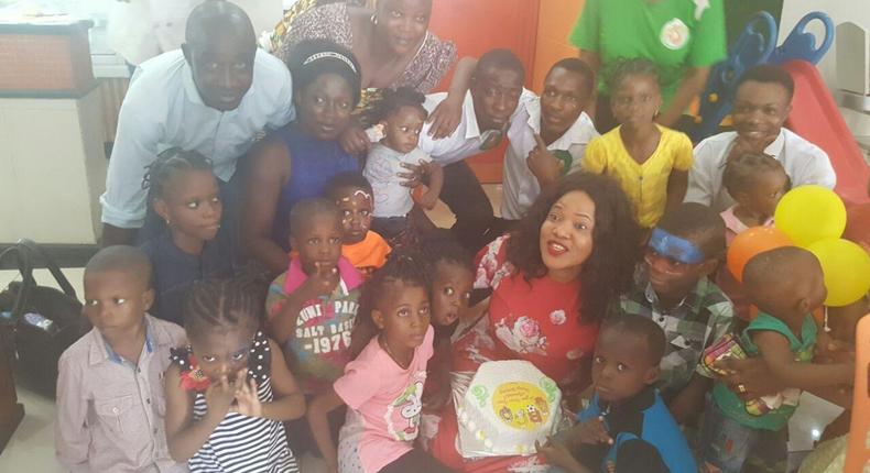 Toyin Aimakhu parties with orphanage kids during children’s day visit