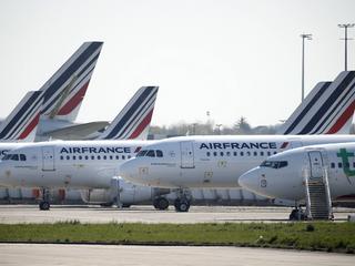 Uziemione samoloty na paryskim lotnisku Orly w związku z pandemią koronawirusa