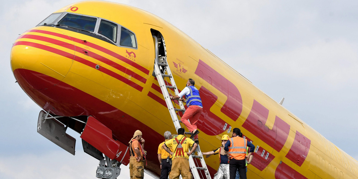 Awaryjne lądowanie samolotu DHL. Maszyna złamała się na pół